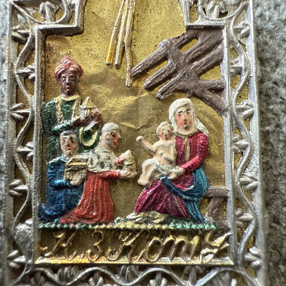 Vintage Foil Back Crèche Pendant