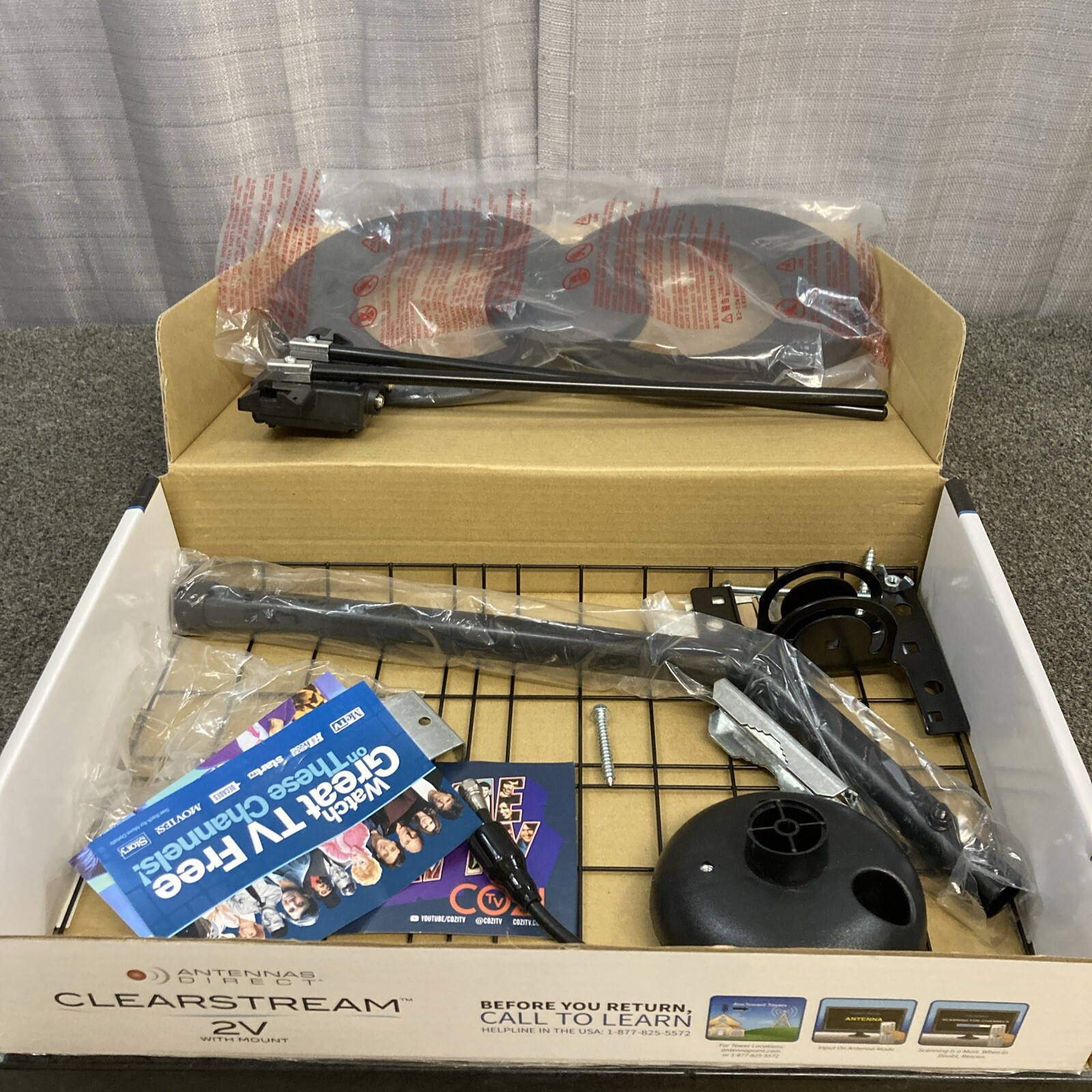 Antenna Direct CLEARSTREAM 2V HDTV Antenna with Mount C2V-J3