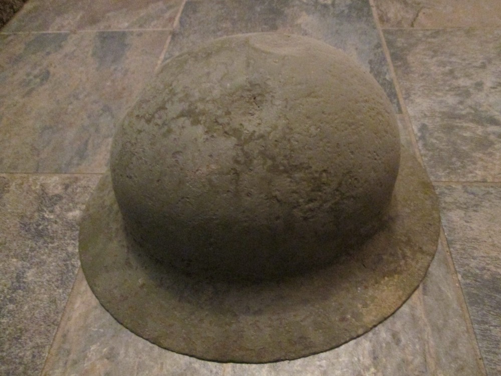 VINTAGE OLD WAR HELMET