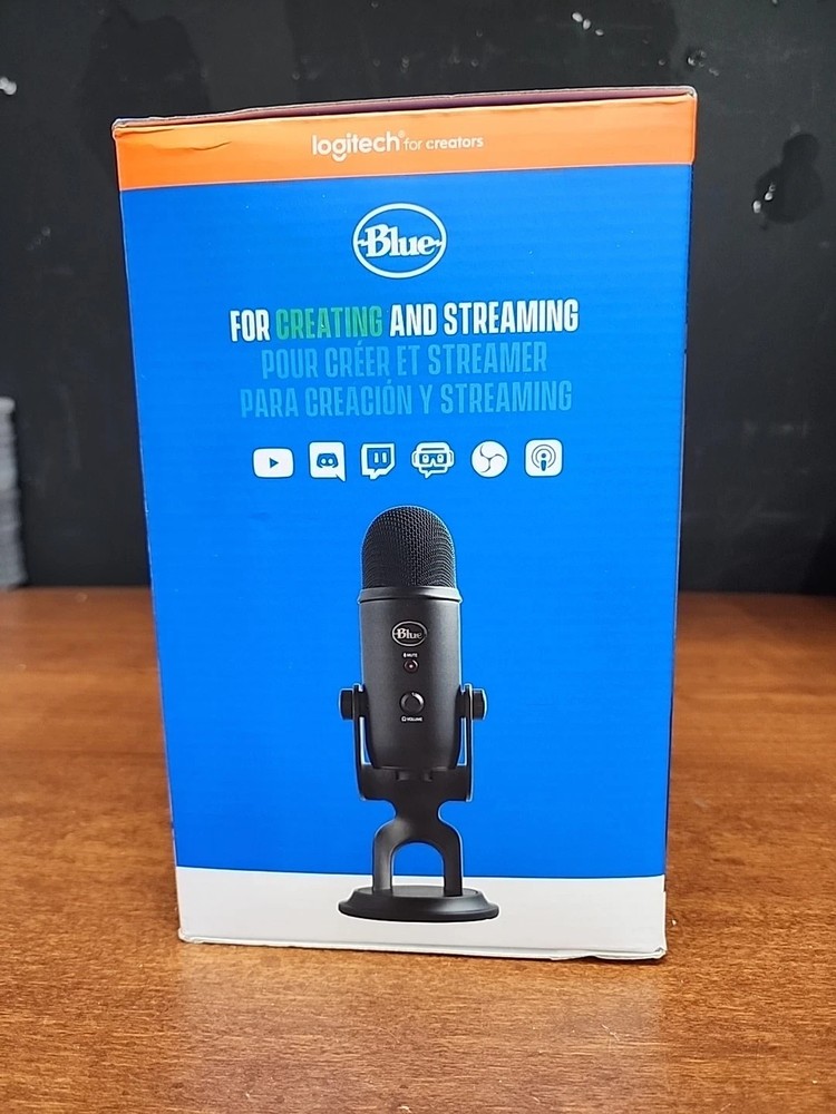 Blue Yeti Professional Multi-Pattern USB Condenser Microphone - Blackout