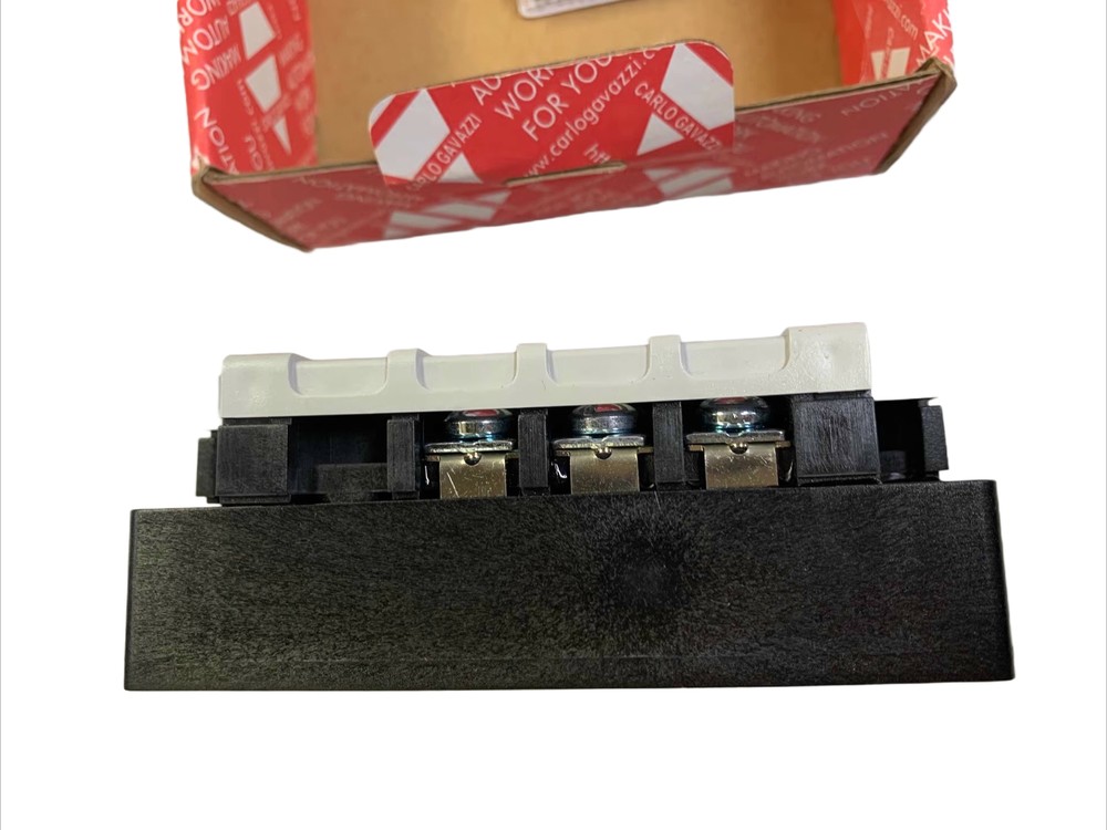 1pc CARLO GAVAZZI RZ3A40D40 New Solid State Relay