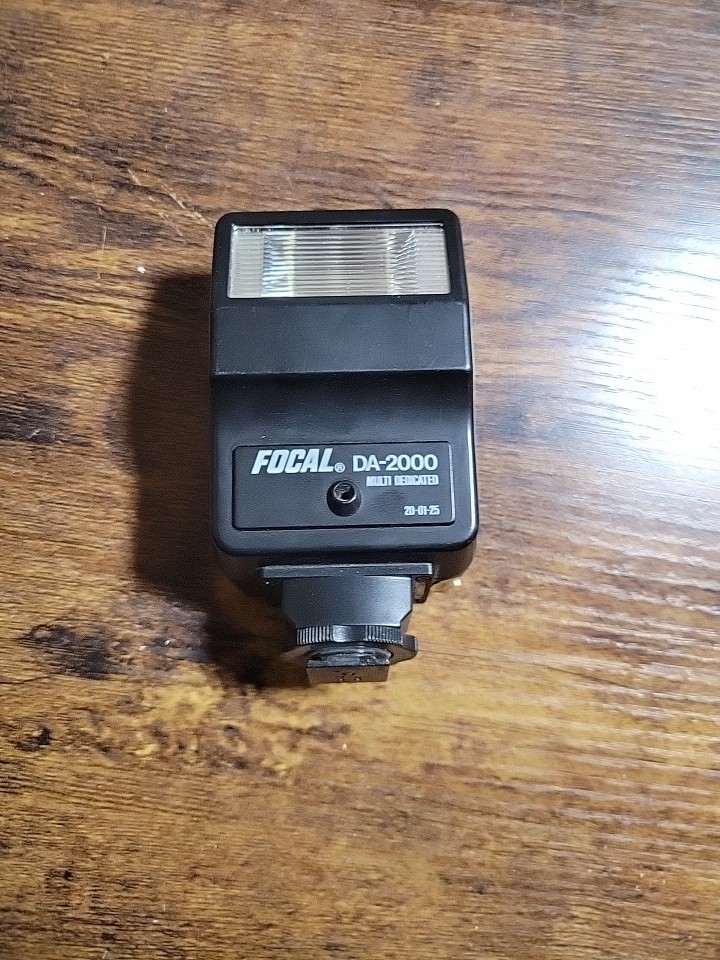 Focal DA-2000 Multi-Dedicated Flash Canon Minolta Nikon Ricoh missing back cover