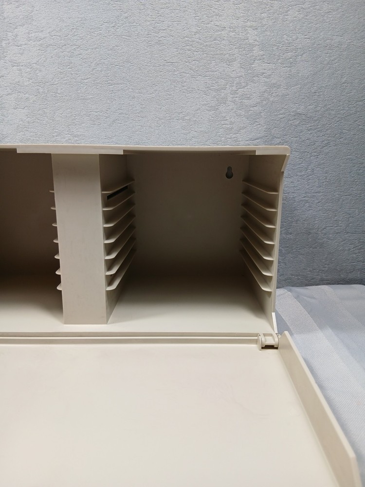 Vintage Case Logic 30 CD Storage Case Plastic Organizer Nylon Beige