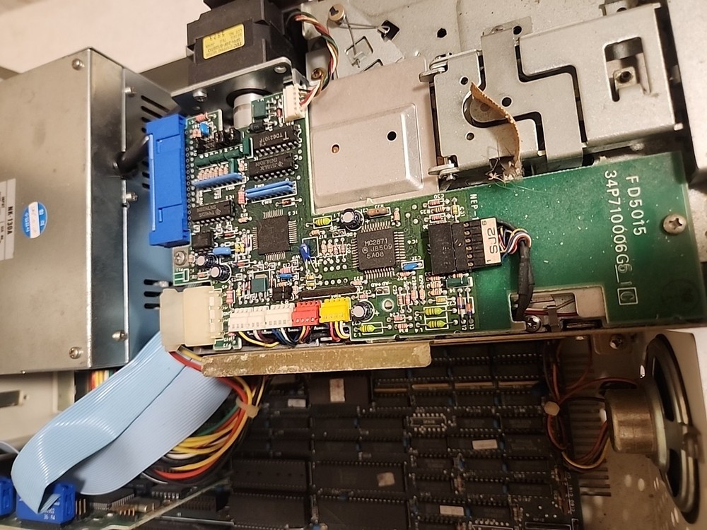 Vintage Desktop PC Leading Edge Model DC-2012 Computer Powers On