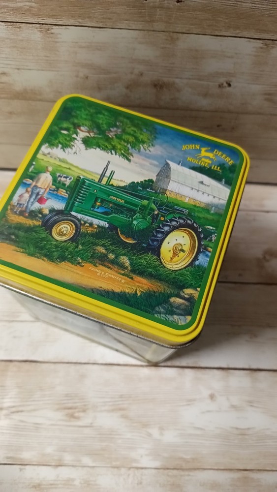 2005 John Deere Square Tin with lid