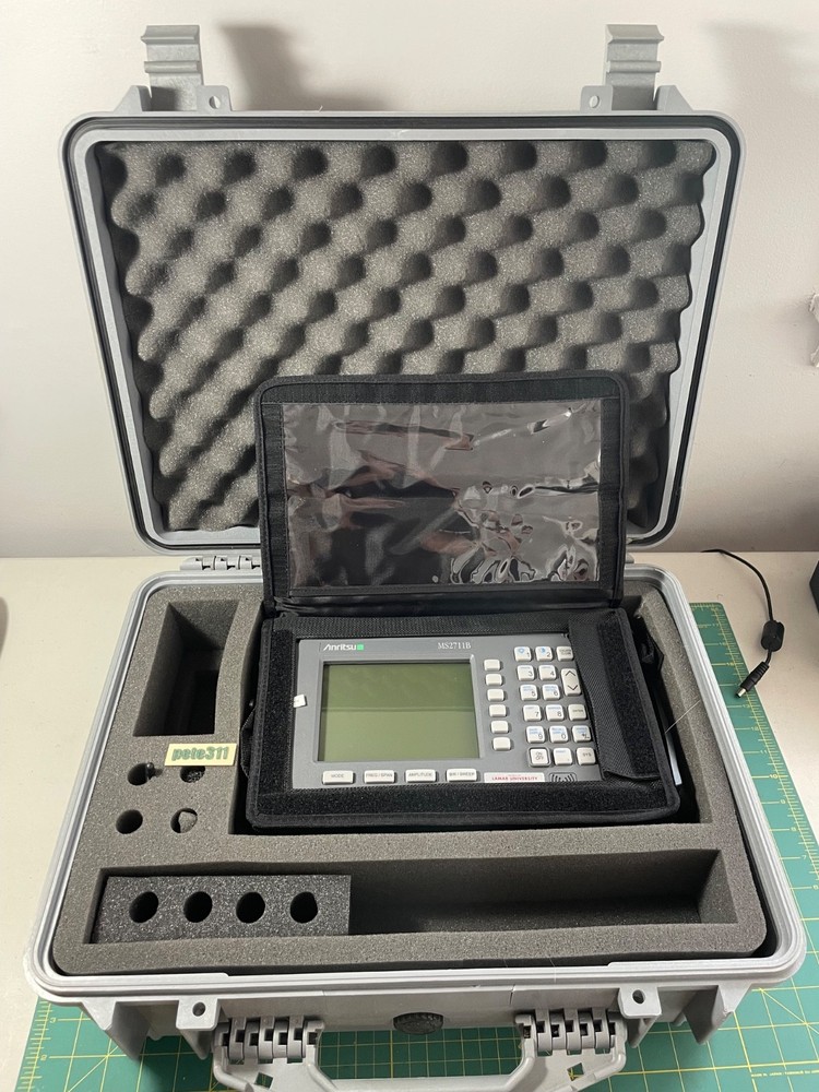 Anritsu Hand Held Spectrum Analyzer MS2711B w/ Case