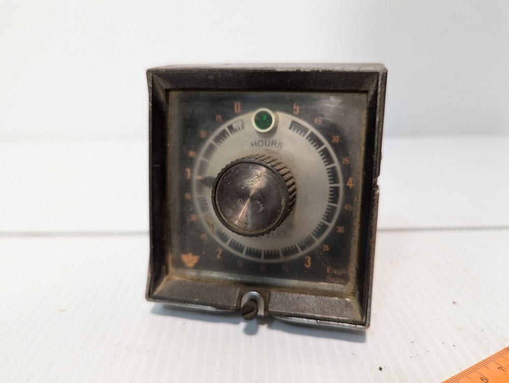 Eagle Signal HP58A6 timer, 0-5 hours, analog, used
