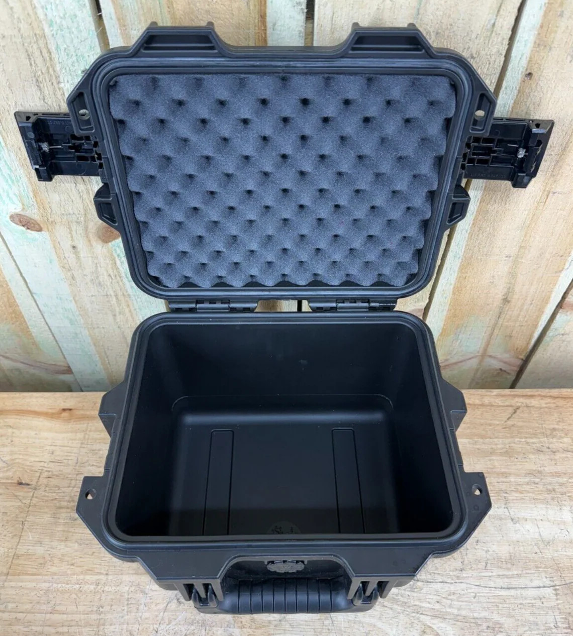 Pelican iM2075 Storm Case Waterproof Handheld Great Condition AB