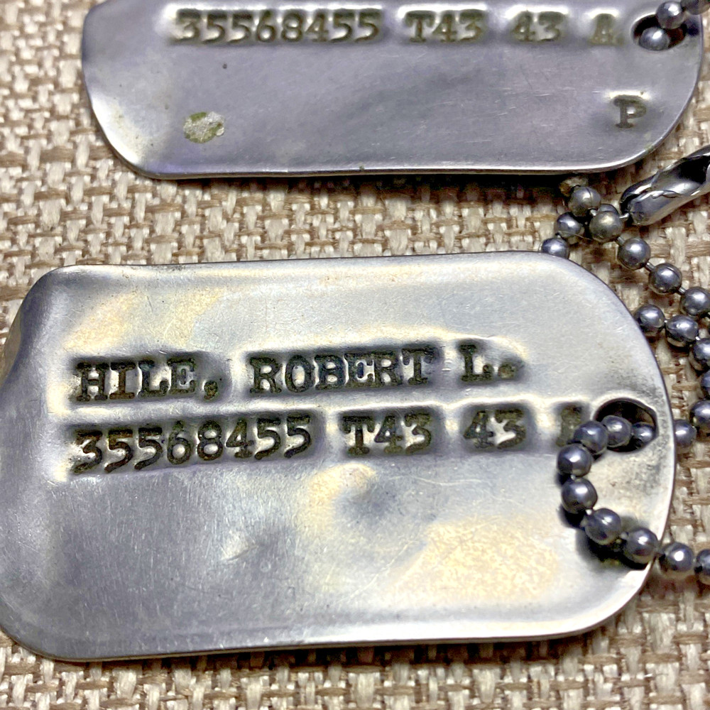 VINTAGE WWII T43 43 DOG TAGS ROBERT HILE