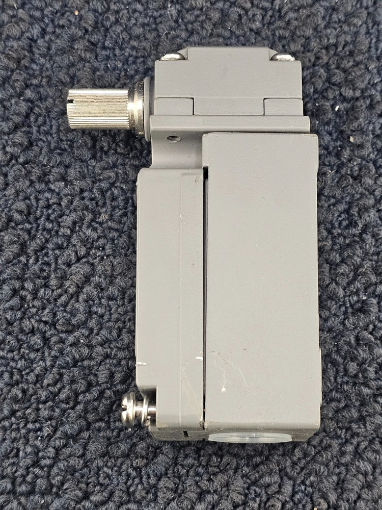RADWELL RAD00610: Limit Switch, 2 NONC Neutral - Rotary Head - CWCCW - Standard