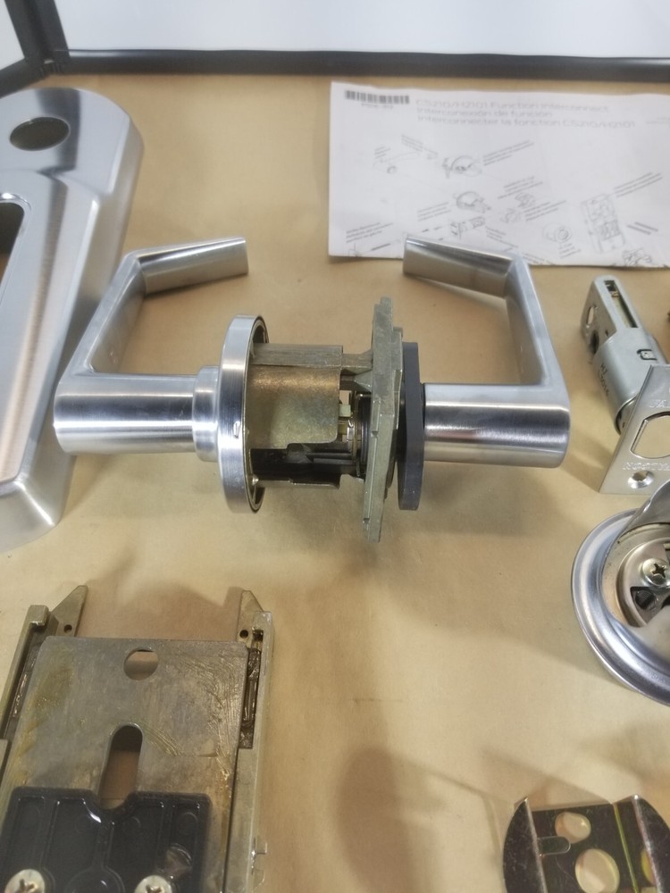 Falcon H2 101L Dane Handle 626 Satin Chrome Interconnected Lock