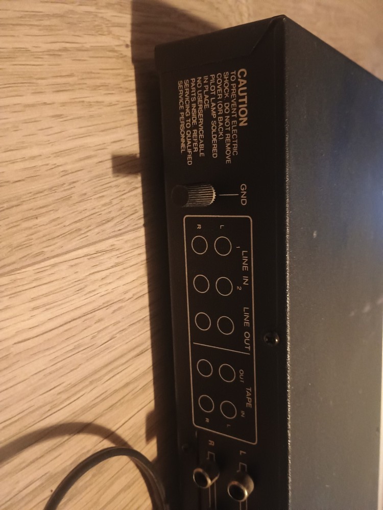 TEAC EQA-10 Graphic Equalizer turns on