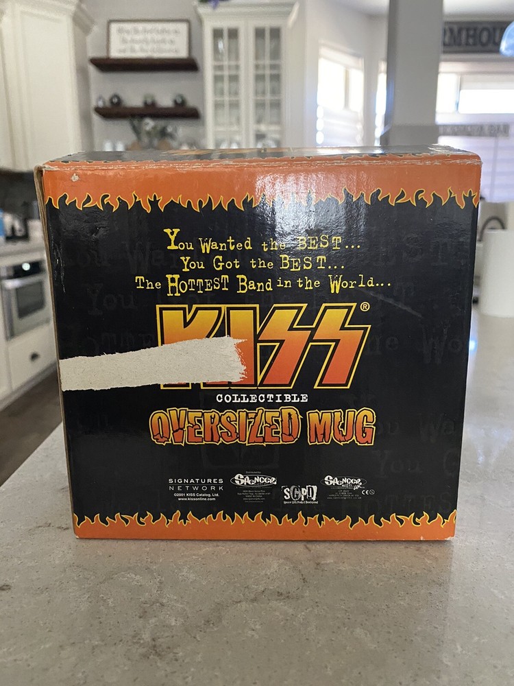 KISS/SPENCER GIFTS COMPLETE DINNERWARE SET PLUS EXTRA OVERSIZED MUG - 8 PIECES