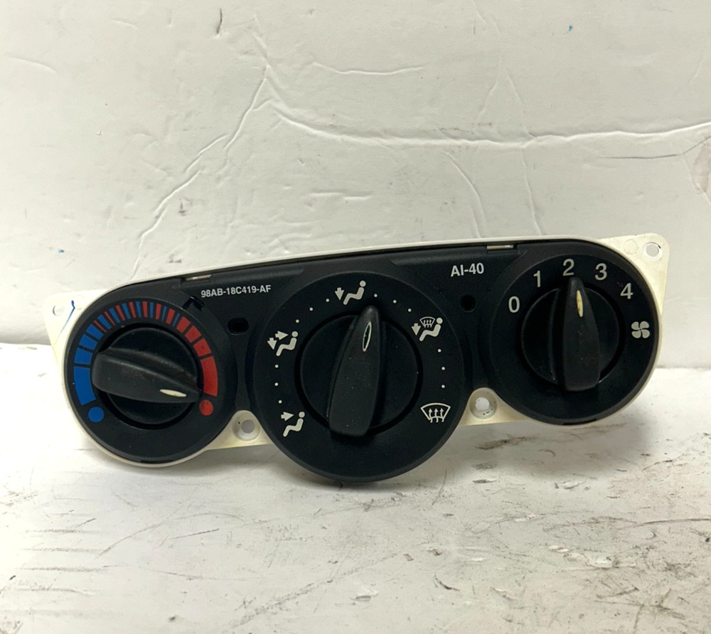 2000-2007 Ford Focus AC Climate Temperature Control Unit 98AB-18C419-AE (A45)