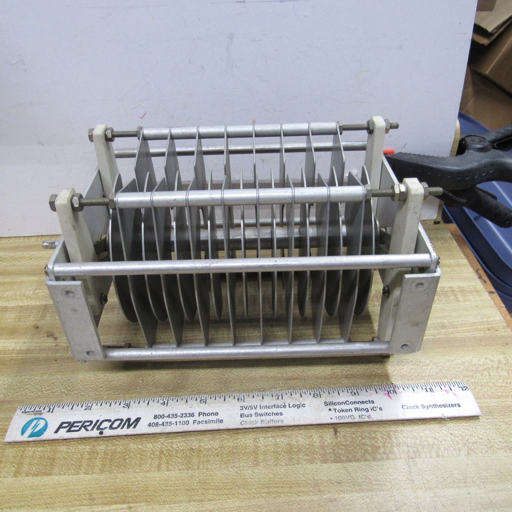 Variable Capacitor TRANSMITTING DIFFERENTIAL 30 to 100 pF 1/4 in shaft