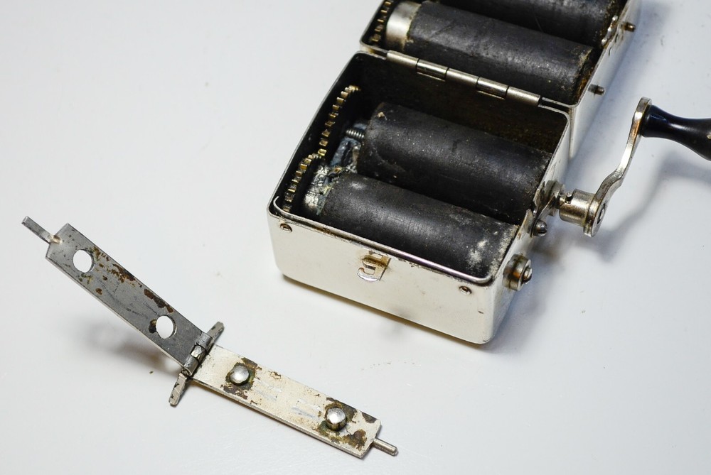 BROKEN Rollfix Mond Extra German Mechanical Razor Blade Sharpener Machine Vtg