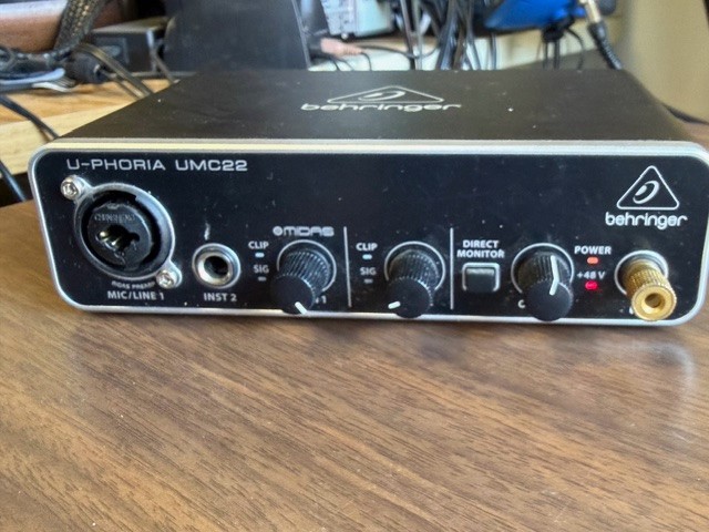Behringer U-Phoria UMC22 2x2 USB 2 Audio/Midi Interface