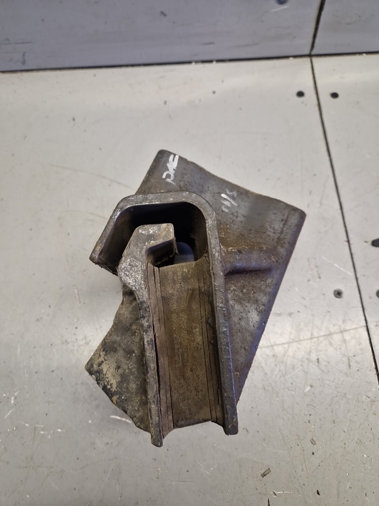 DAF XF106 ENGINE MOUNT L=R