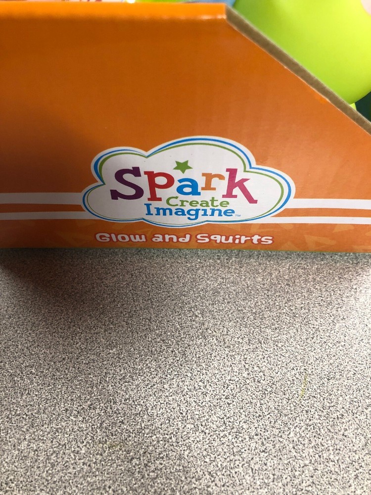 6 Spark Create Imagine Glow and Squirt Toys