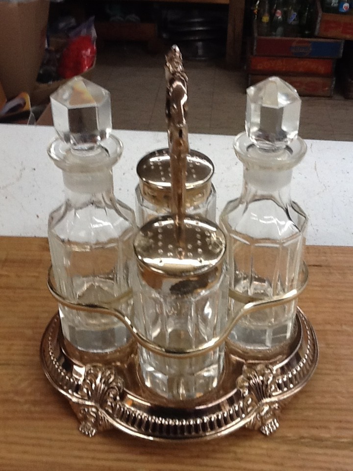 Vintage Silver Plated Tarnish Resistant Cruet Caddy with Salt/Pepper/Oil/Vinegar