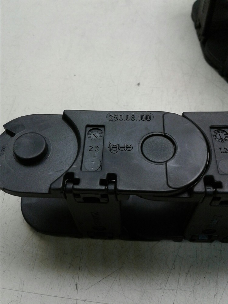 IGUS 250.03.100 (21 pieces)