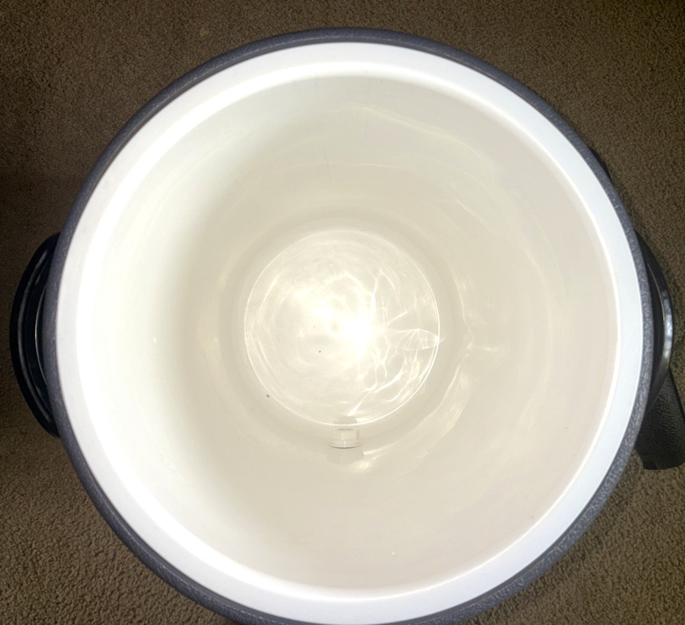 IGLOO Industrial 5 Gallon Drinking Water Cooler Jug With replaceable Spigot