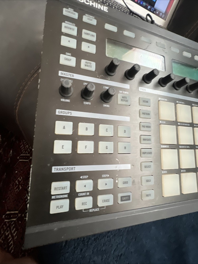 Maschine groove production studio N1 Controller No Software