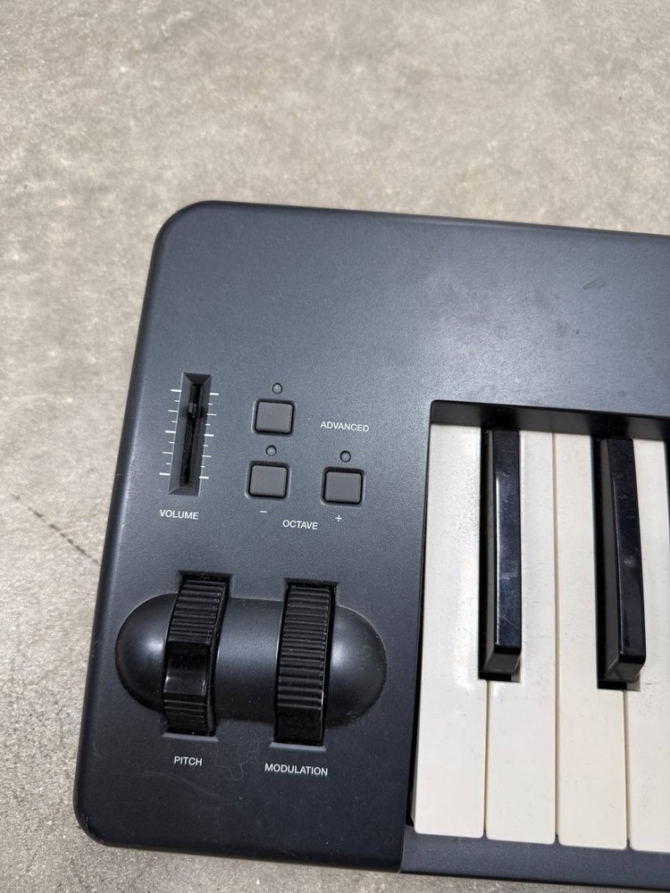 Alesis Q88 USB/MIDI Keyboard Controller 88 Keys