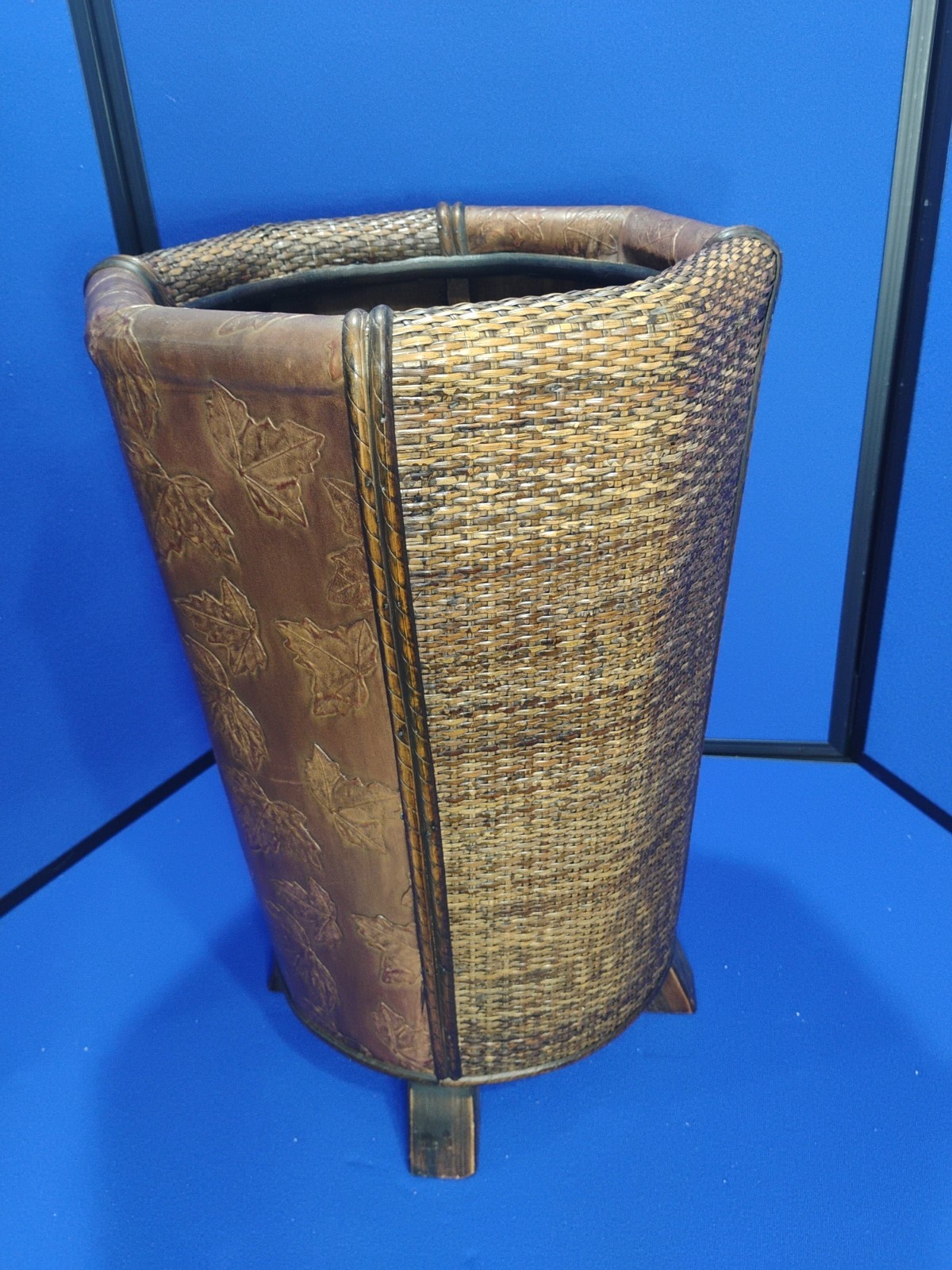 Wicker Faux Leather Leaf Pattern Cane Walking Stick Umbrella Stand