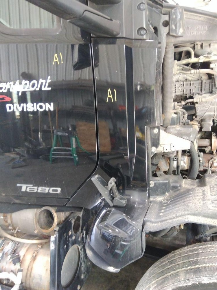 For 2017 KENWORTH T680 COWL Right ,  MN