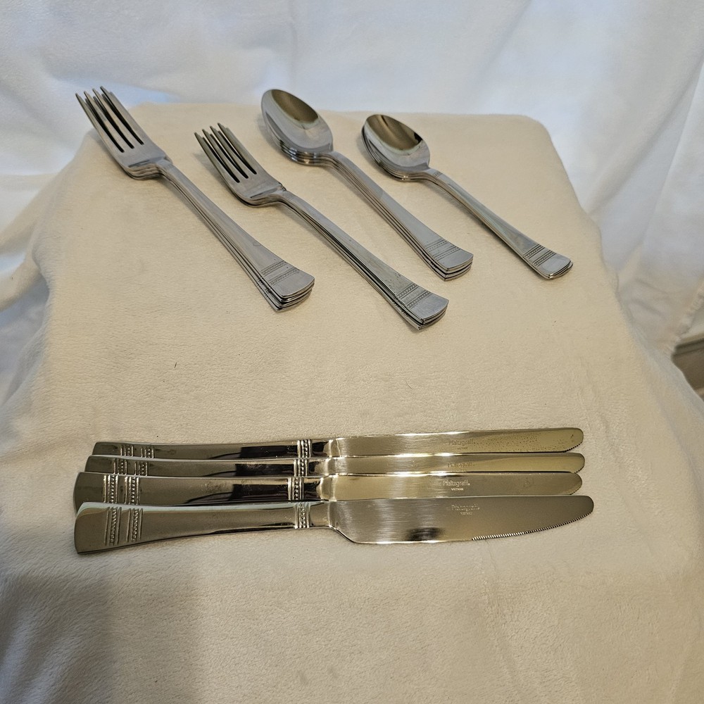 Pfaltzgraff Sapphire Bay 20 Pc Flatware Set. Pre Owned.