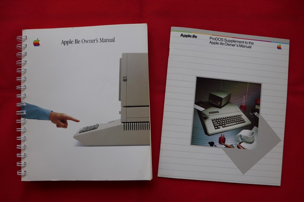 APPLE COMPUTER IIE OWNERS MANUAL PLUS PRODOS SUPPLEMENT