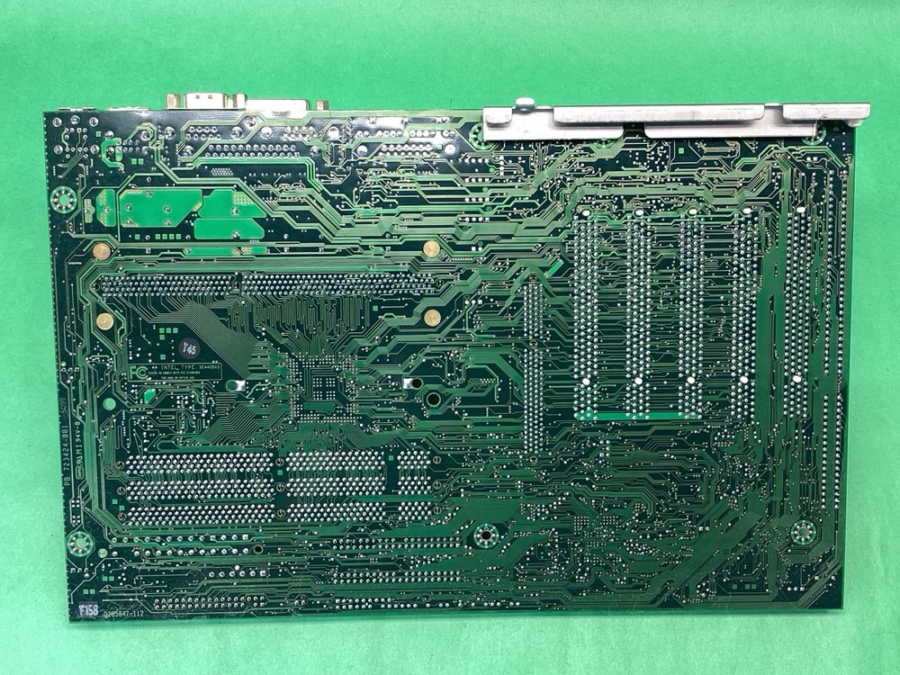 Vintage Dell Motherboard E139761 + Pentium III 3 CPU Processor + RAM - UNTESTED