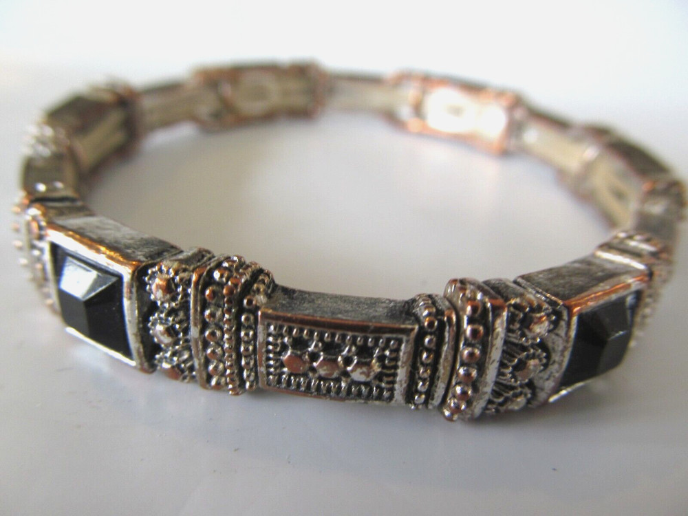 GOLD PLATED SIX PANEL BLACK BEAD DESIGNED STRETCH EXPANDABLE BANGLE BRACELET