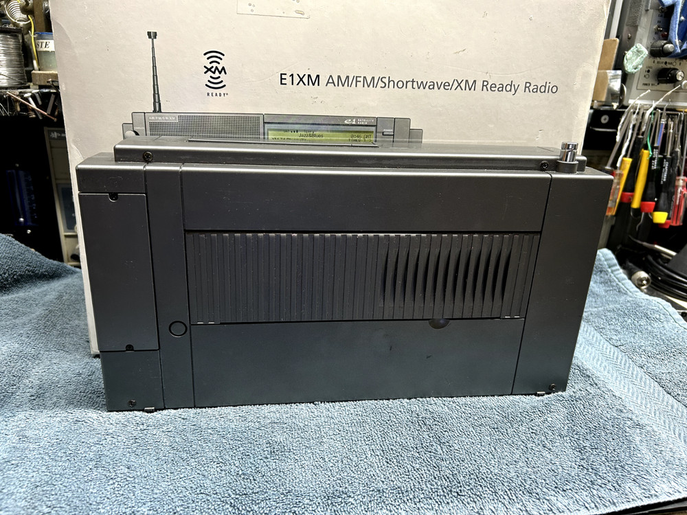 Eton E1XM Shortwave Receiver **Prof. Cleaned** BEAUTIFUL PORTABLE RECEIVER **