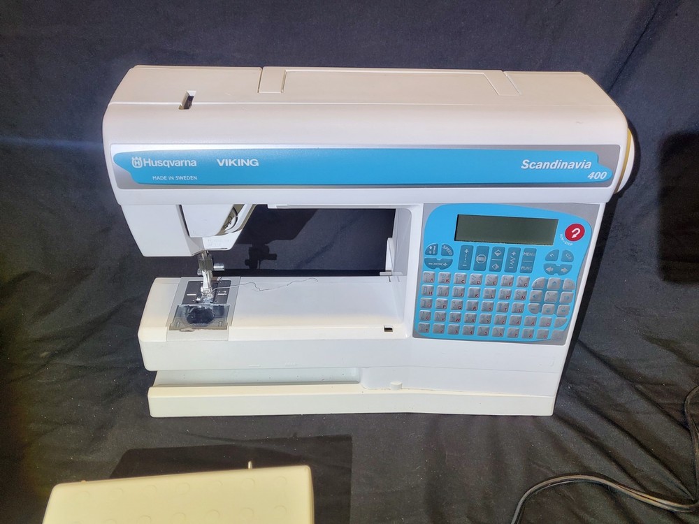 Husqvarna Viking Scandinavia 400 Computerized Sewing Machine LCD