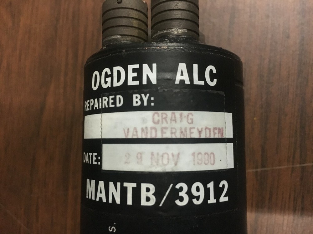 B118-195 FUEL QUANTITY GAGE AVIONICS COCKPIT