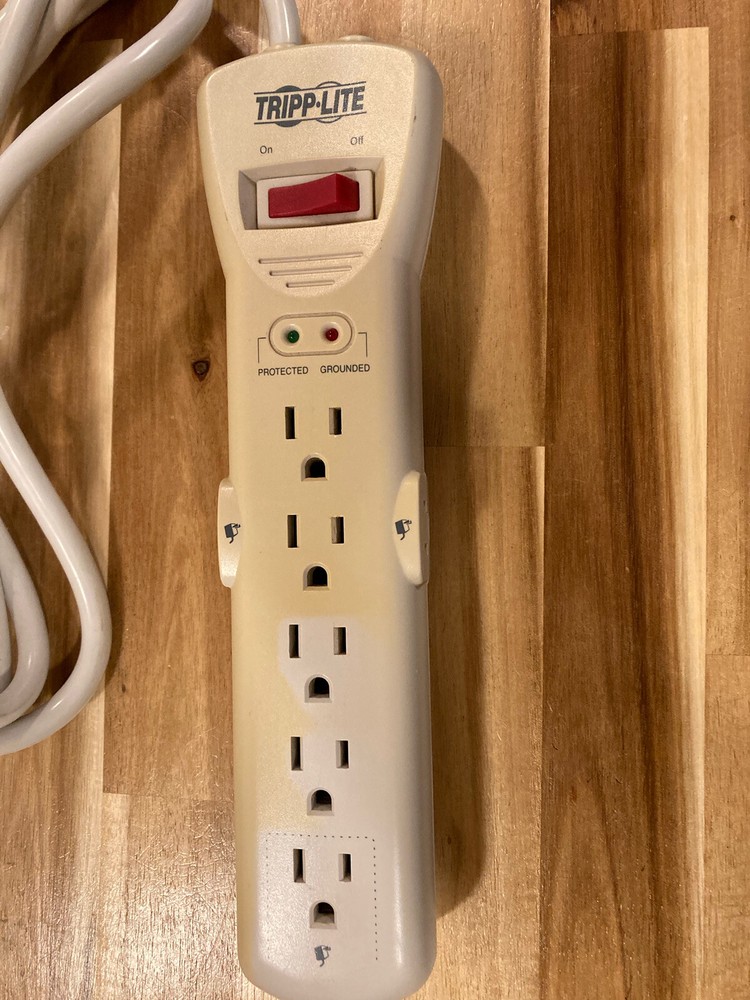 Tripp Lite STRIKER Surge Protector 7 OUTLETS
