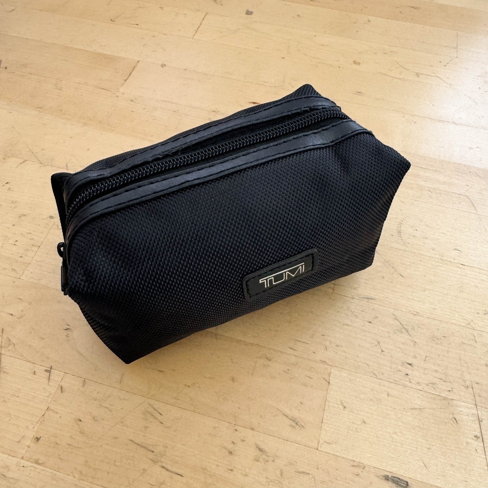Tumi x Delta Small Black Toiletry Makeup Amenity Travel Bag Dopp Empty
