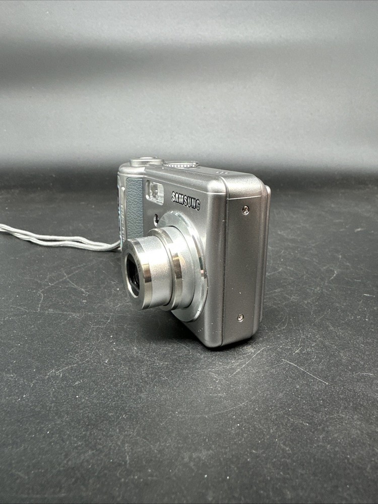 Samsung Digimax D73 7.2MP Digital Compact Camera, Silver - Tested