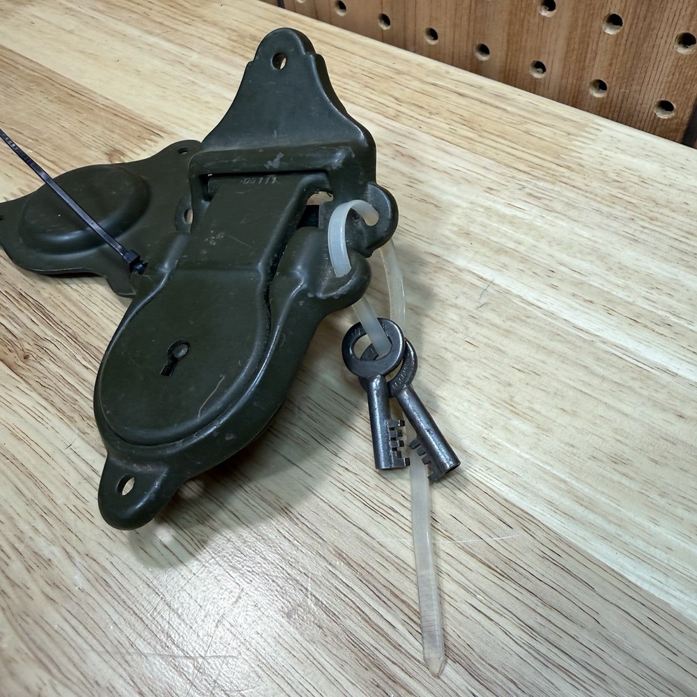 WW2 US Military Trunk Footlocker Lock W/ All Hardware 1943 Eagle Lock Co Conn