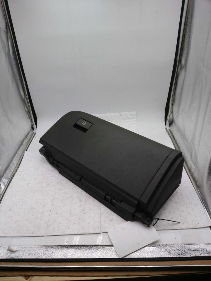 SIENNA    2015 Glove Box 631077