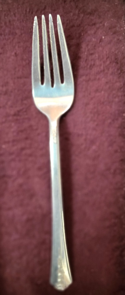 Holmes & Edwards Inlaid I|S Spring Garden -57 piece Silverware Set Naken's Chest