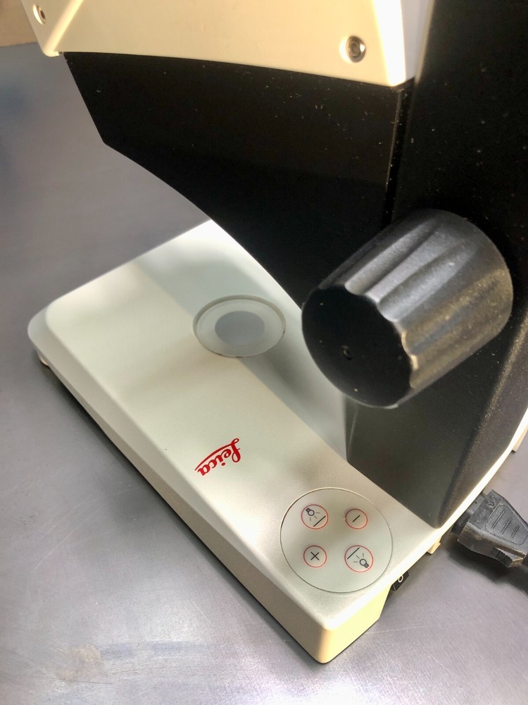 Leica EZ4 D Stereo Microscope with variable control lighting