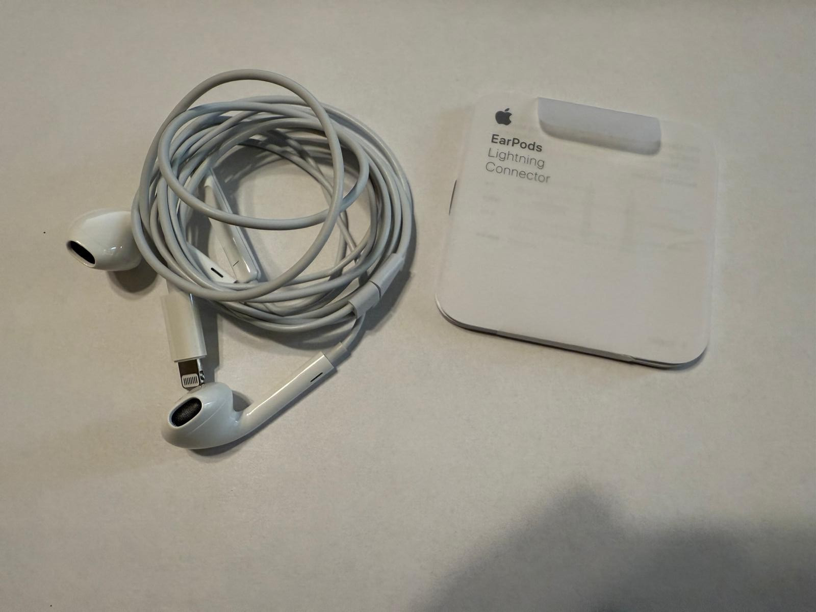 Apple EarPods Lightning Connector In Ear Canal A1748 MWTY3AM/A - 100% FUNCTIONAL