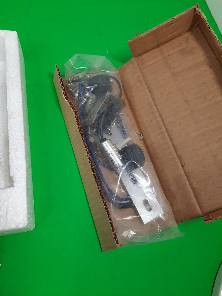 Vintage Solid State Auto Radio Model: 50-M NEW