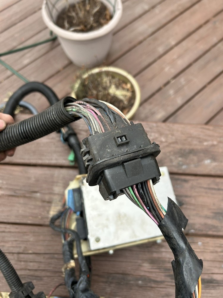 1985-87 Camaro Firebird V8 GM ECM Serv. Computer Brain Module and wiring harness