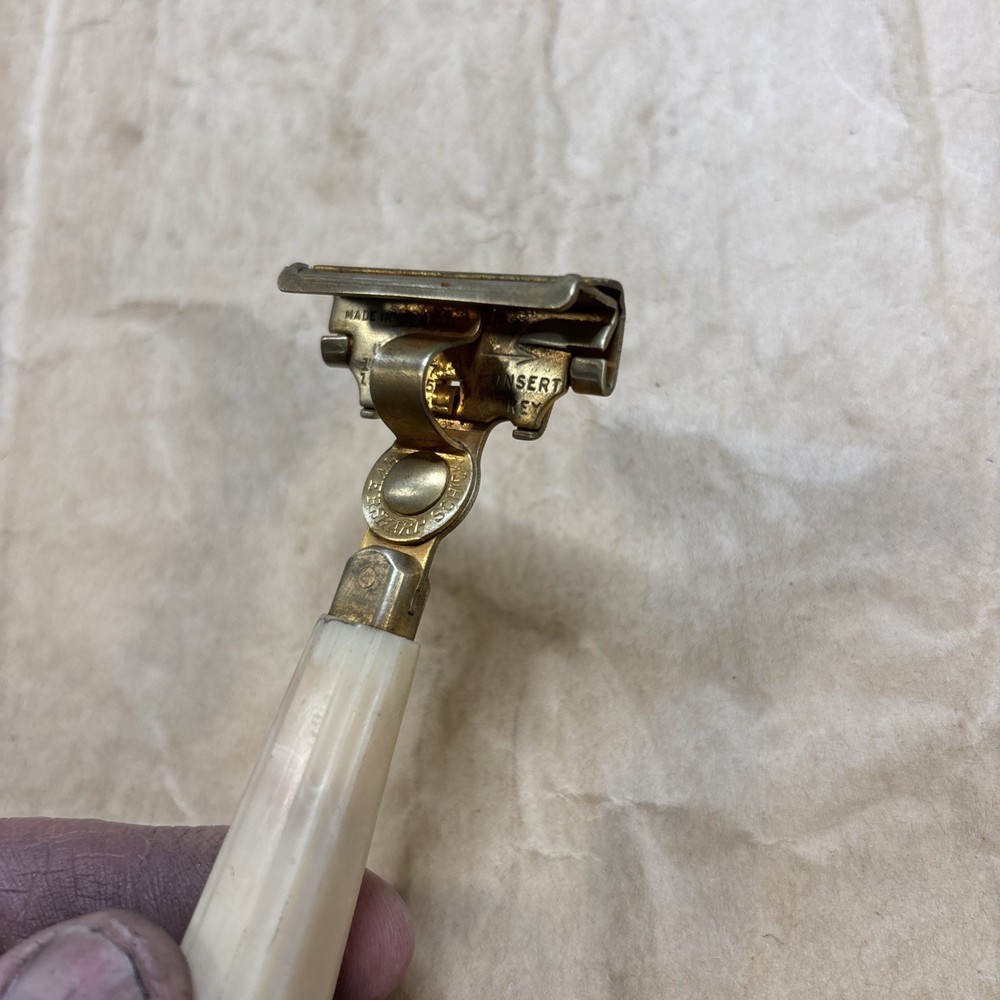 Vintage Eversharp Schick Injector Single Edge Safety Razor Bakelite Handle