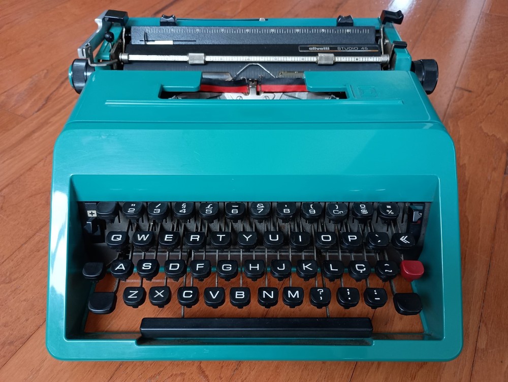Olivetti Studio 45 Portable Manual Typewriter, Teal - INTERNATIONAL LAYOUT