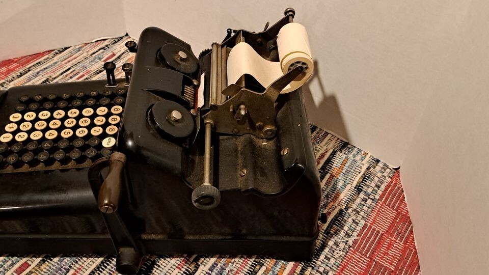 Antique Burroughs Class 3 7 Column Adding Machine